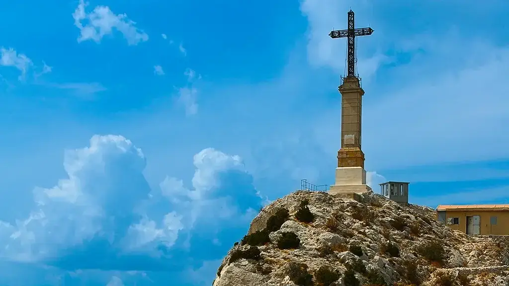 Croix de Provence au sommet de la Sainte-Victoire