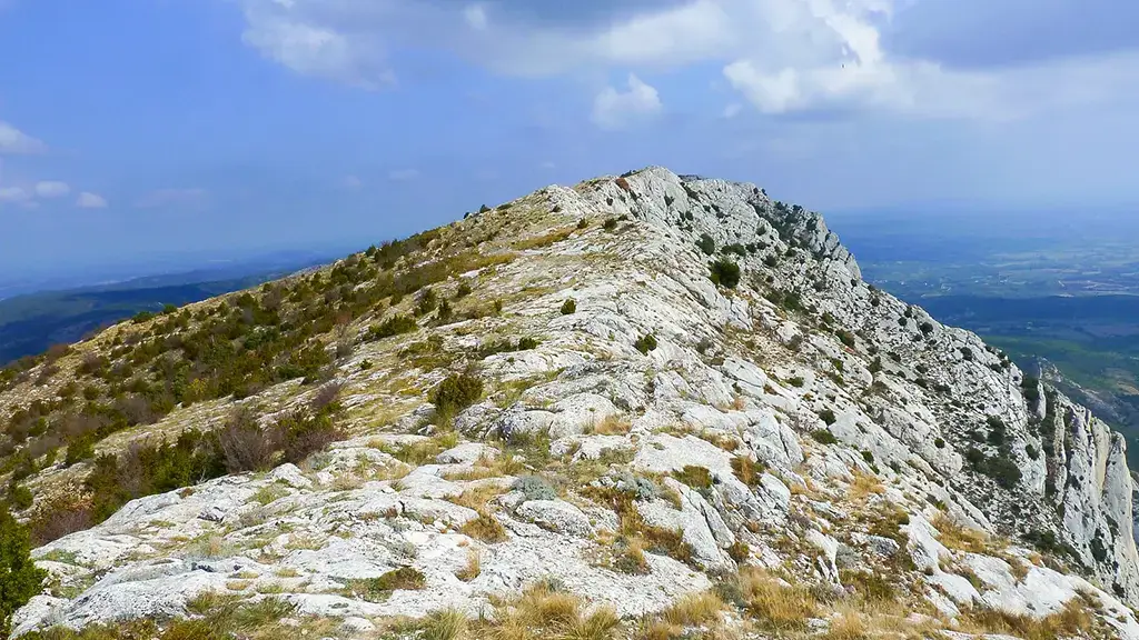 Crête du Pic des Mouches sommet de la Sainte-Victoire